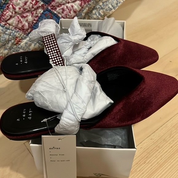 a new day Shoes - NWT Memory foam flats
HOLIDAY 🎄 flats with diamonds